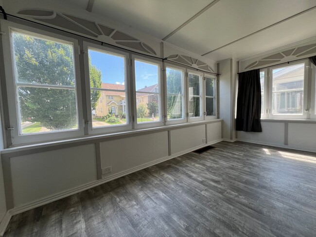 Building Photo - 2186 Wascana Ave