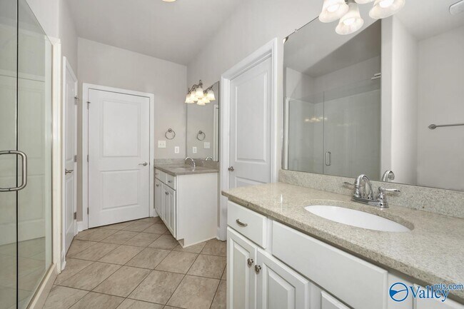 Building Photo - 74 NW Moore Farm Cir