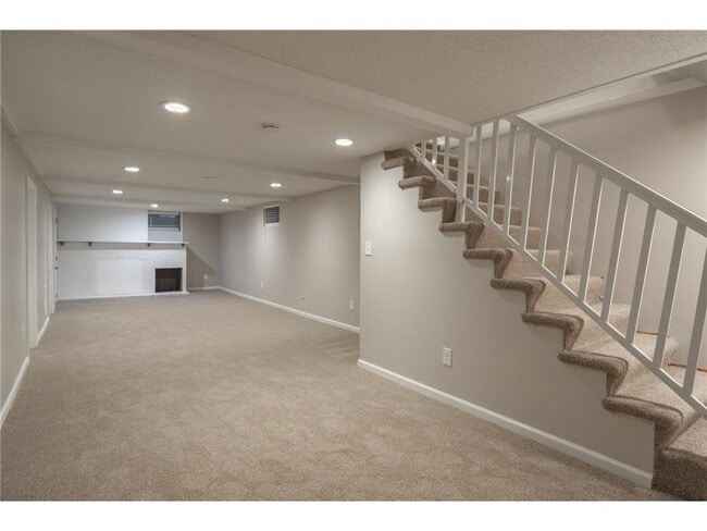 Building Photo - 6418 Knoll St