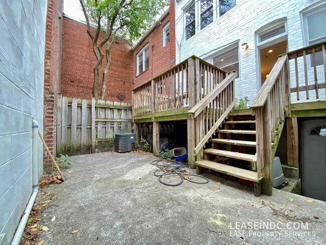 Building Photo - 446 Lamont St NW