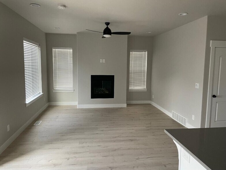 Building Photo - 3760 Big Horn Dr