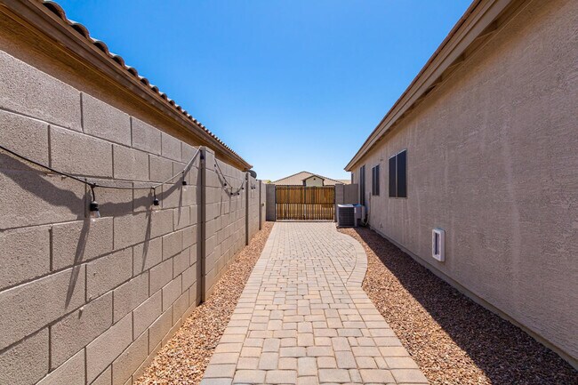 Building Photo - 11810 W Villa Chula Ln