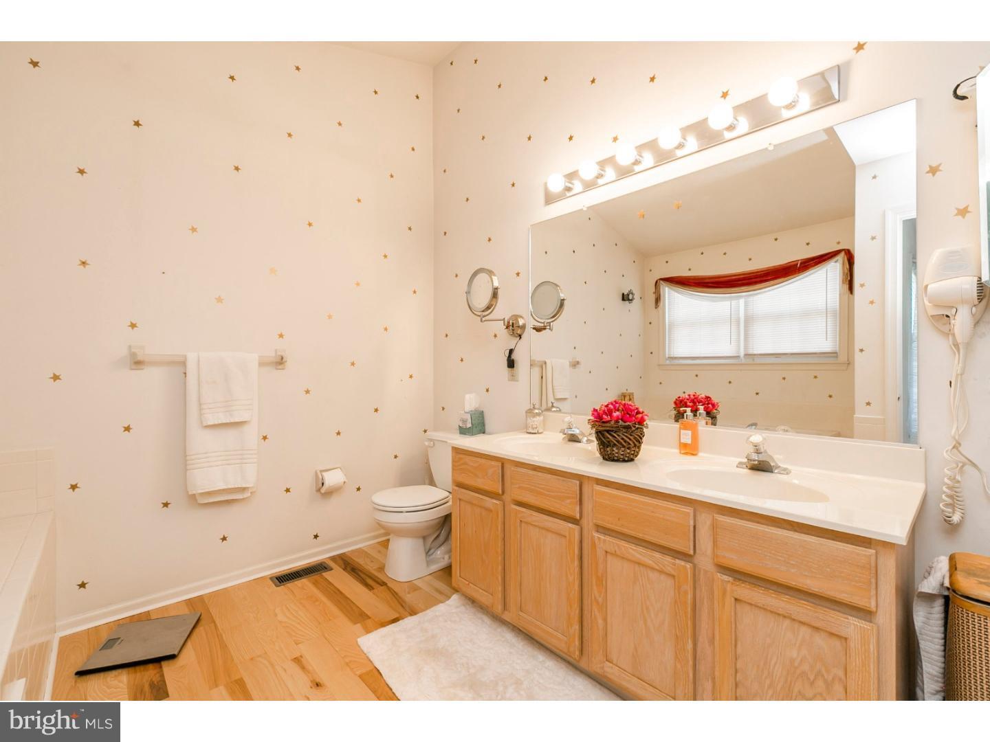 Building Photo - 556 Cork Cir
