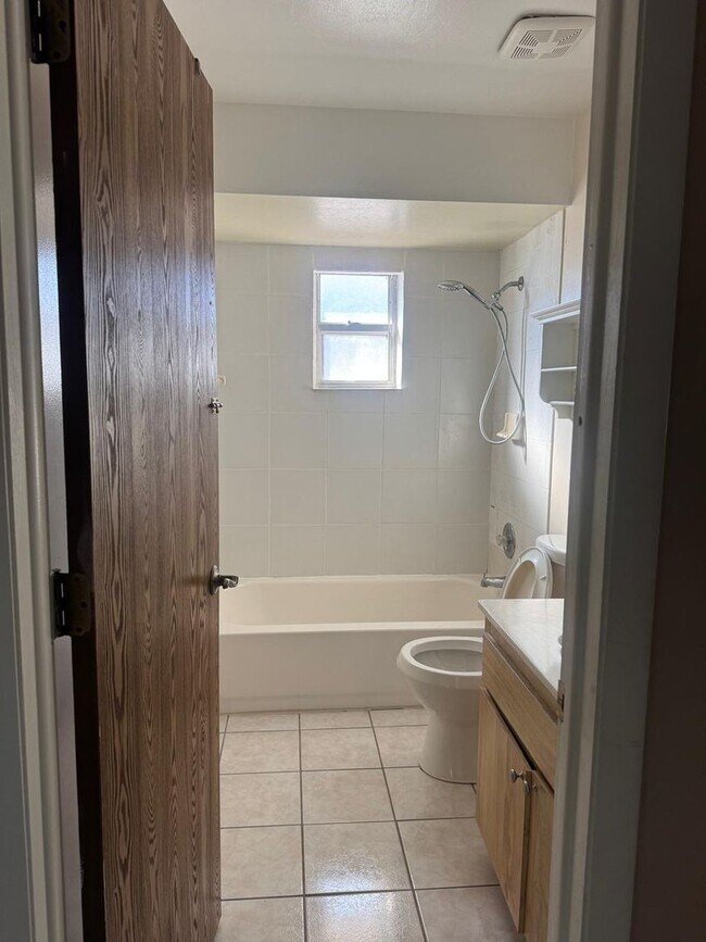 Building Photo - 517 SE 23rd Pl