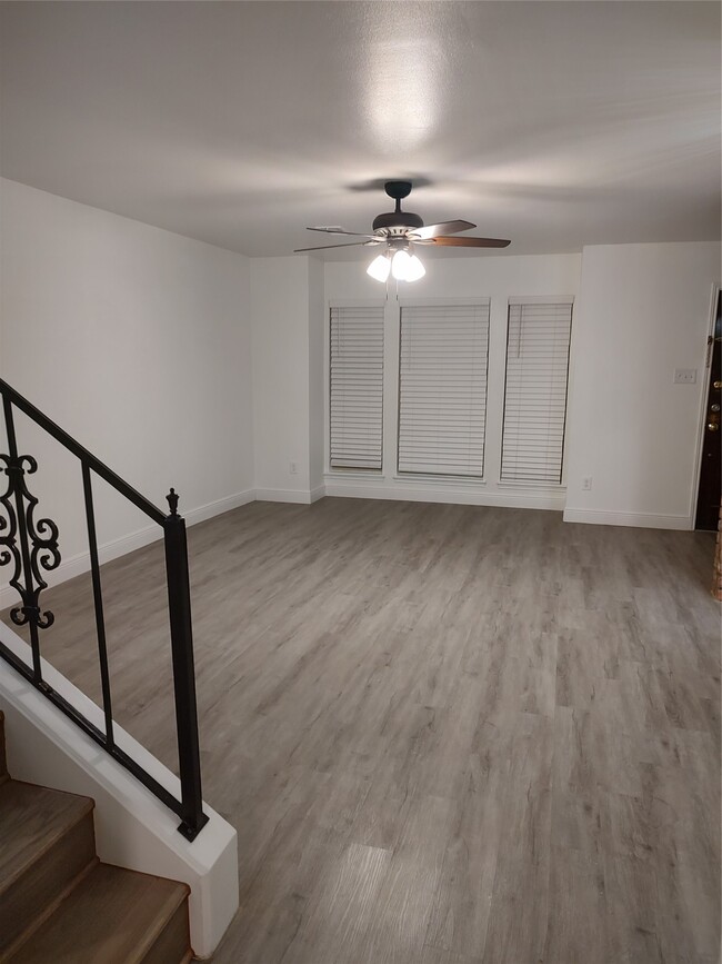 Building Photo - 13150 Trail Hollow Dr