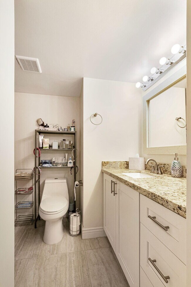 Building Photo - 6562 Boca Del Mar Dr