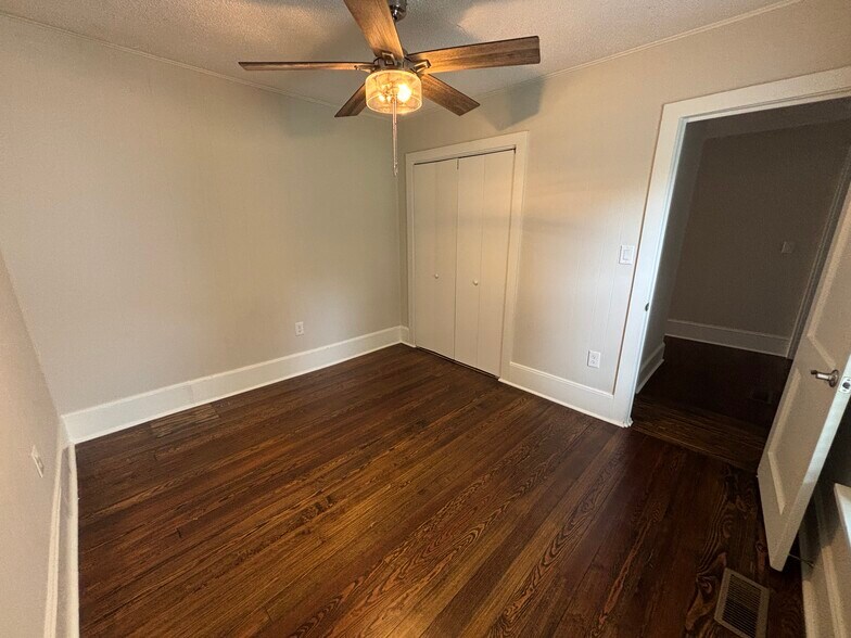 Second bedroom - 2459 Bradley St
