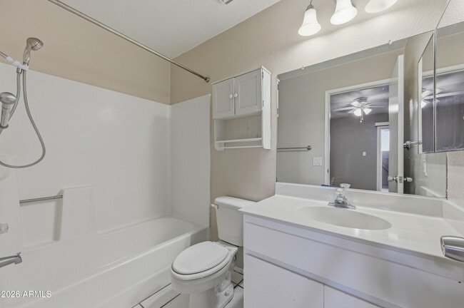 Building Photo - 501 W Yukon Dr