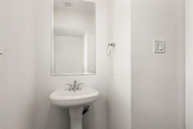 Building Photo - 13005 Blue Flora Dr