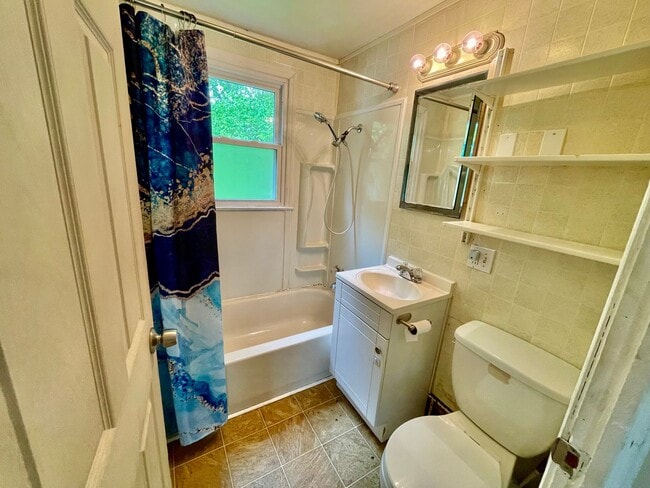 Building Photo - 2 bed 1 Bath- Aliquippa PA