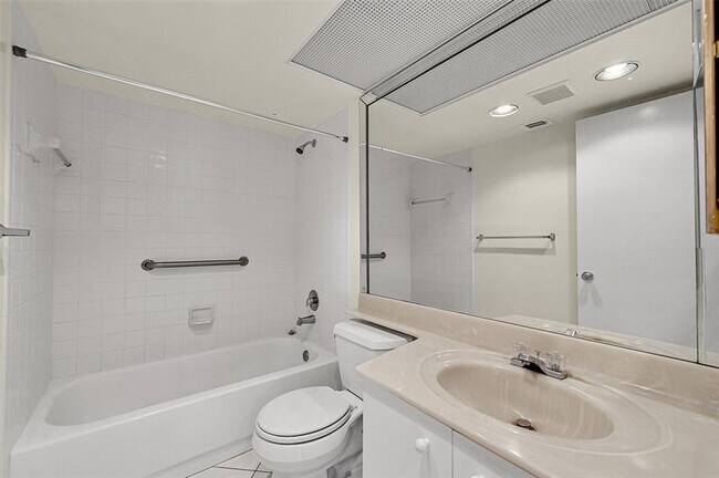 Building Photo - 1604 Abaco Dr