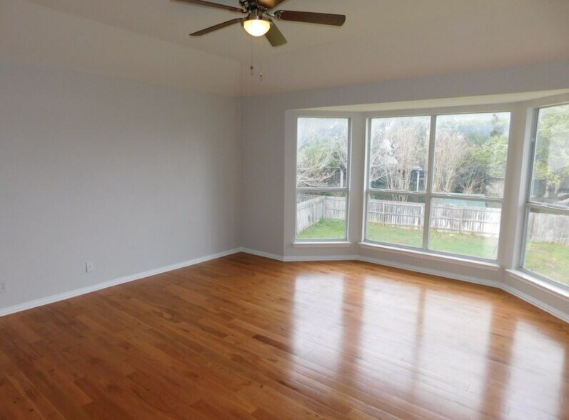 Building Photo - 703 Thrush Dr