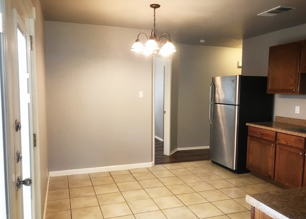 Building Photo - 3bed/2bath Super Cute House for Rent! Avai...