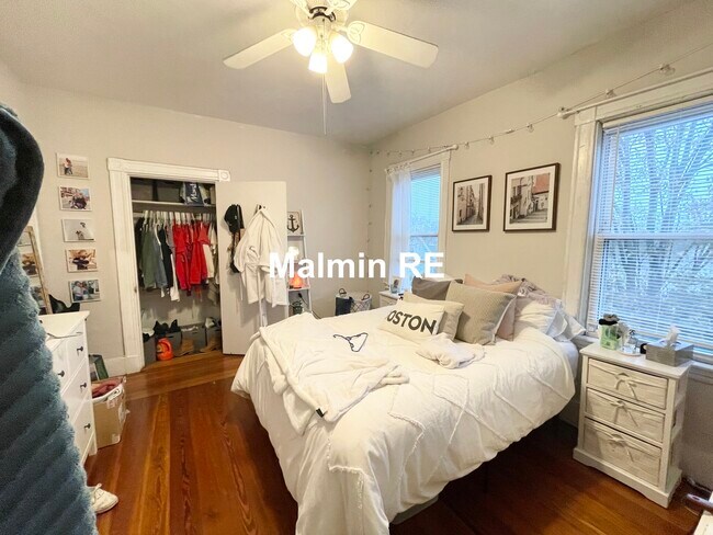 Building Photo - 10 Wave Ave