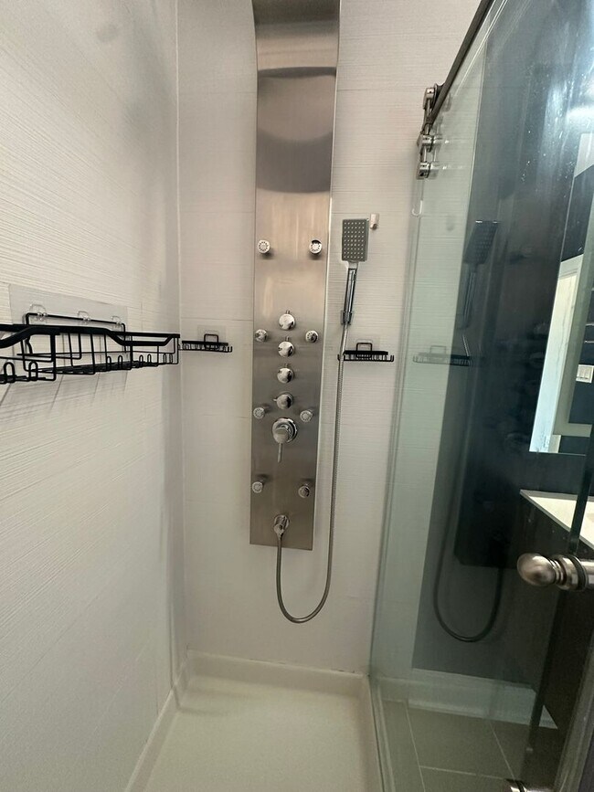 Building Photo - Modern 2 Bedroom, 2 Bathroom Penthouse with Parking in Historic LeDroit Park