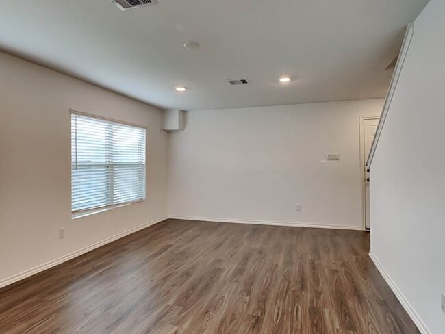 Building Photo - 24102 Mustang Run Dr