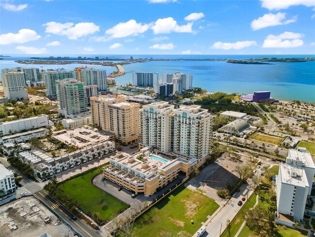 Building Photo - 800 N TAMIAMI Trl
