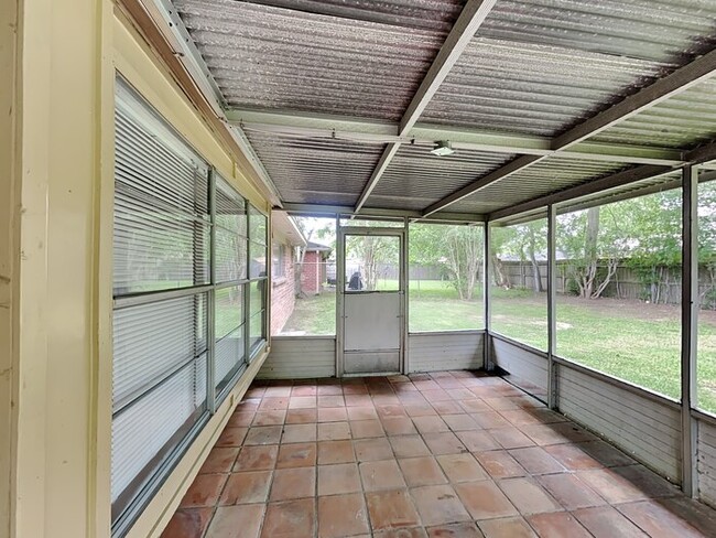 Building Photo - 16627 Blackhawk Blvd