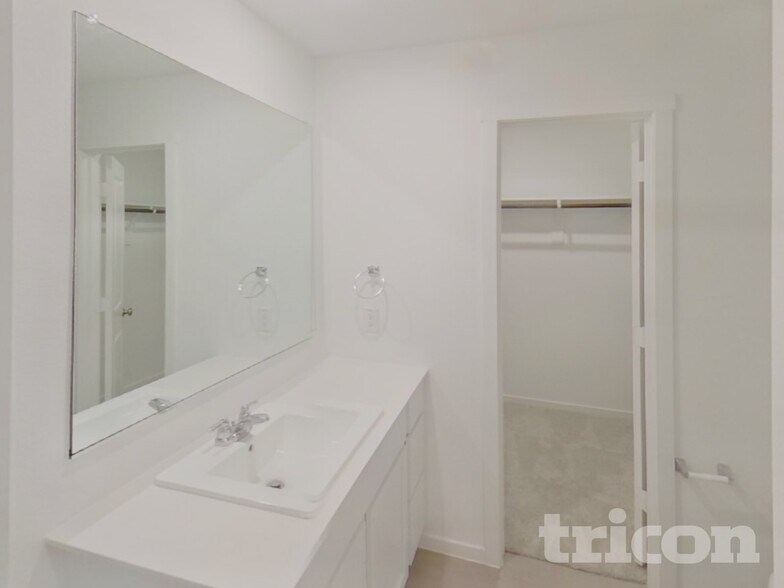 Building Photo - 838 Ponderosa Ln