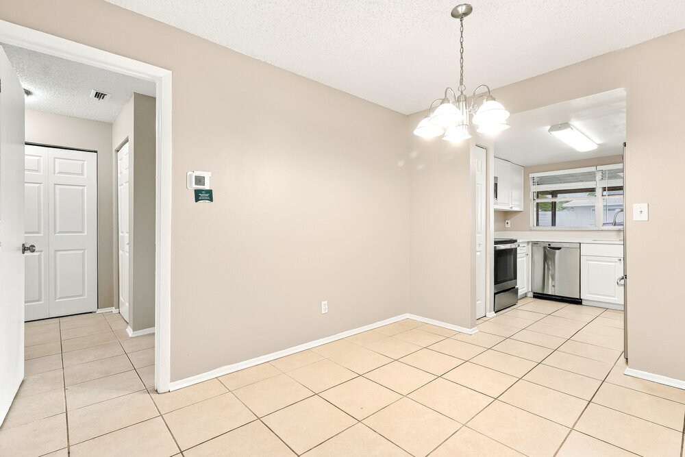 Building Photo - 948 16th Ln