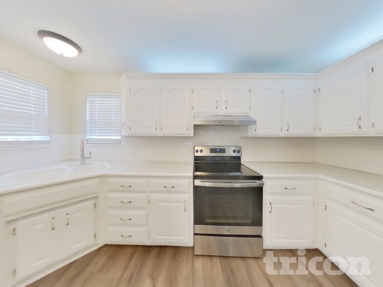 Building Photo - 1716 Lynn Cir