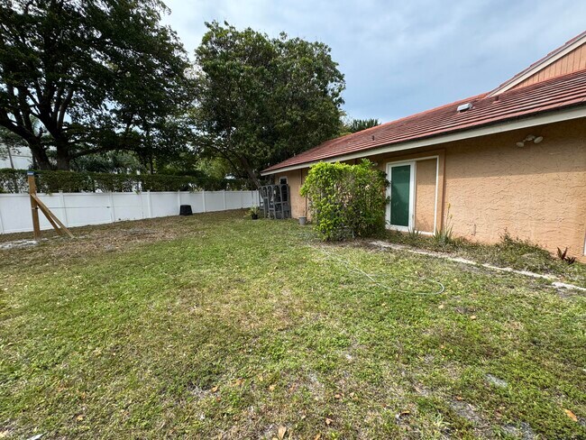 Building Photo - 23261 Boca Club Colony Cir