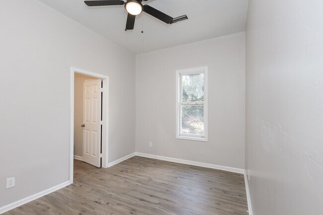 Building Photo - 218 E Tinsley St