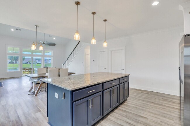 Building Photo - "Lagoon view in Lawton Station - Spacious ...