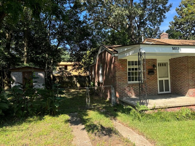 Building Photo - Park Circle Duplex