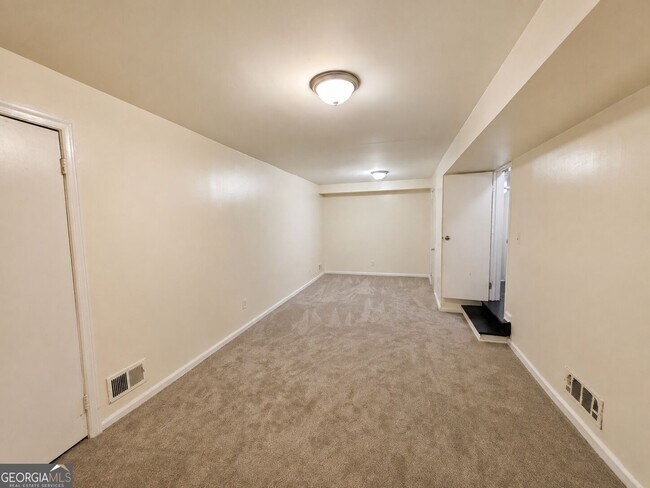Building Photo - 2928 Belleau Ln SE