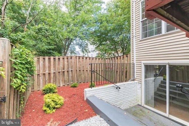 Building Photo - 5520 Jowett Ct