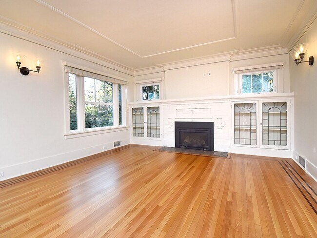 Building Photo - 1719 N 128th St