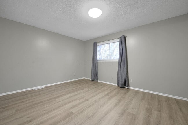 Building Photo - 4550 Glenhaven Dr