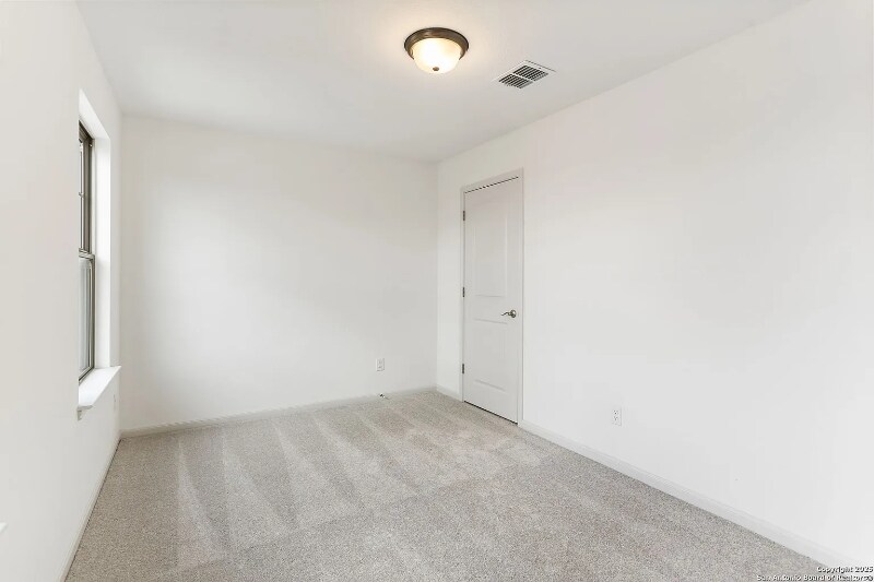 Building Photo - 401 W Commerce St