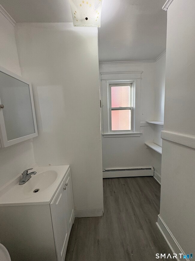 Building Photo - 37 Eastwood Ave