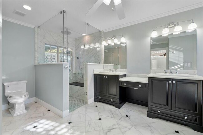 Building Photo - 2316 NE 20th St