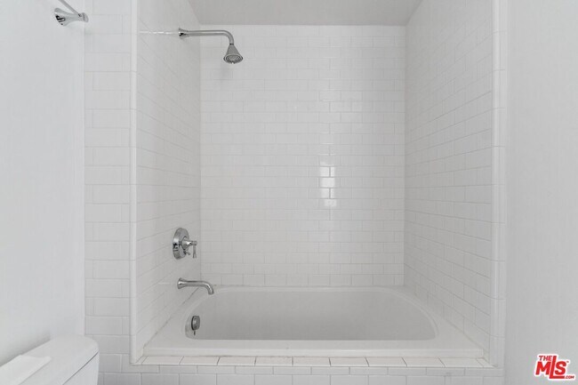 Building Photo - 416 S Spring St