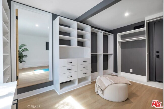 Building Photo - 2222 Valentine St