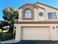 Building Photo - Beautiful 2 Master Bedroom Townhouse!!