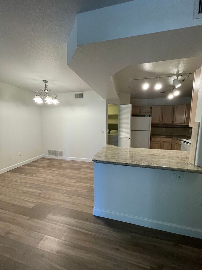 Building Photo - Stunning First-Floor Condo SE Ft. Collins