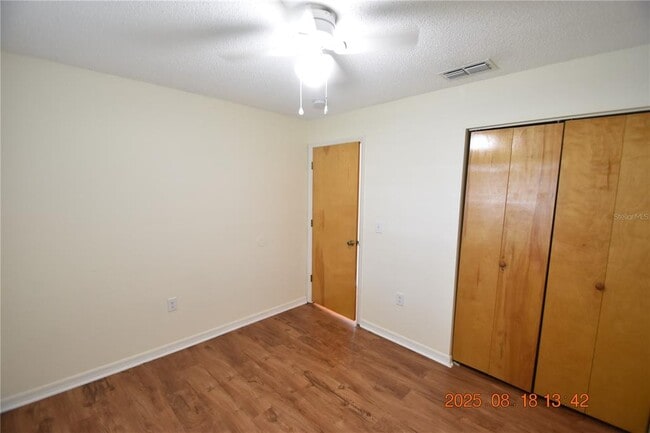 Building Photo - 38927 Carr Dr