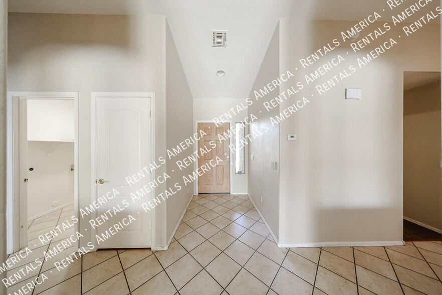 Building Photo - 1623 E Wildhorse Pl