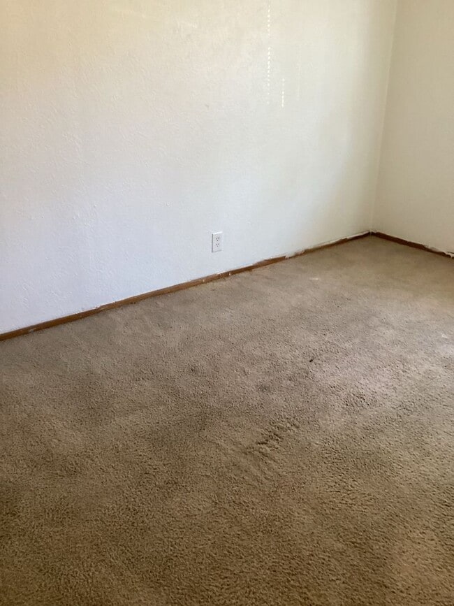 Building Photo - COMING SOON: CUTE 3 BEDROOM / 1 BATHROOM HOUSE IN LAMAR MO!! WITH CAR GARAGE!