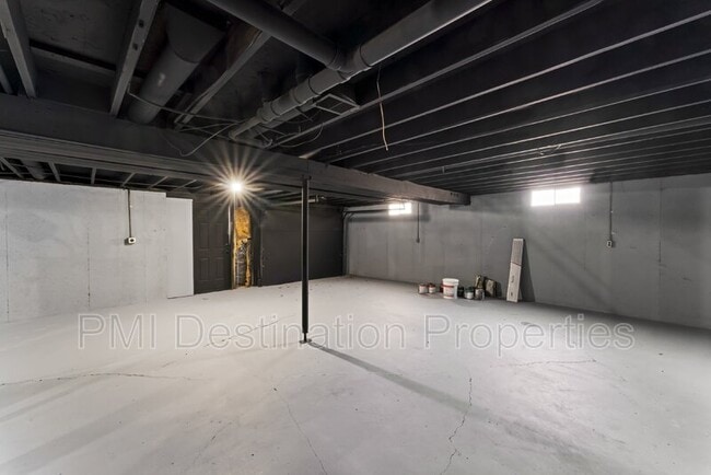 Building Photo - 2081 Willow Ln