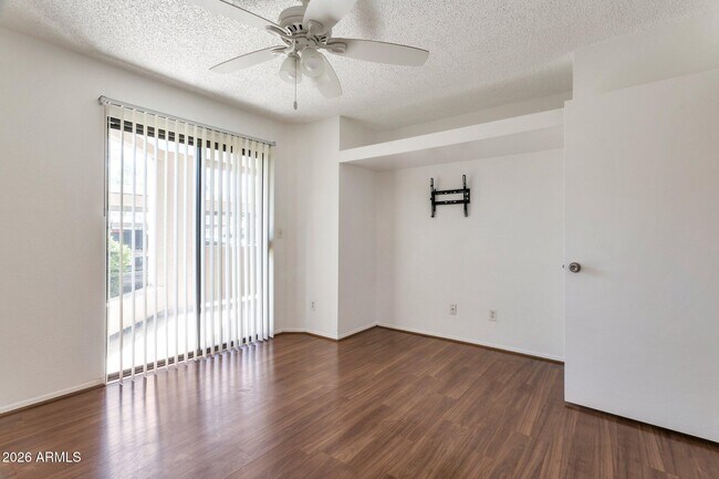 Building Photo - 4850 E Desert Cove Ave