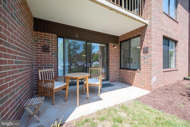Building Photo - 15301 Beaverbrook Ct