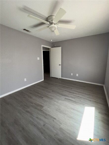 Building Photo - 2804 Alma Dr
