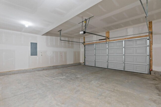 Building Photo - 313 Friendly Ave