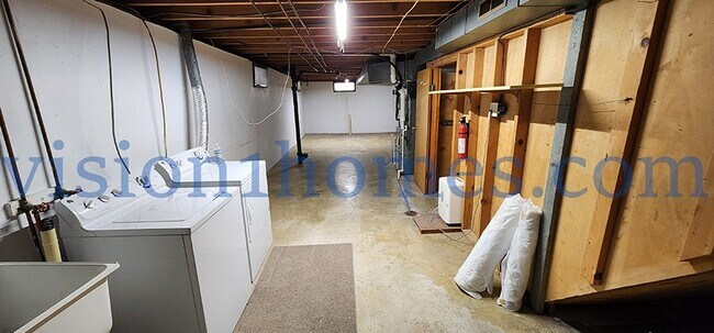 Building Photo - 913 W Murphy St