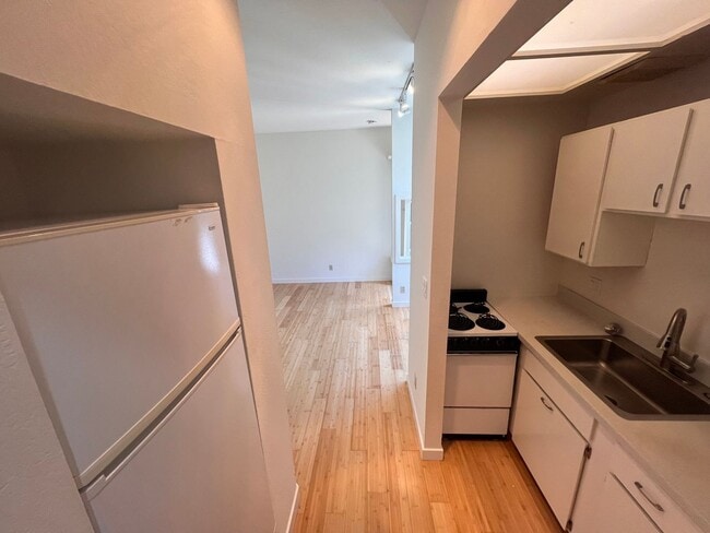 Building Photo - 154-156A Carlotta Cir